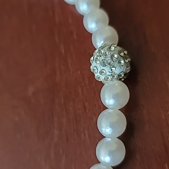 Faux Pearl Necklace, Earrings, and Bracelet Set - Picture 4 of 9